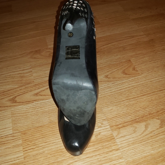 Dole Vita 4" Studded Heels  6.1/2 - Picture 5 of 5